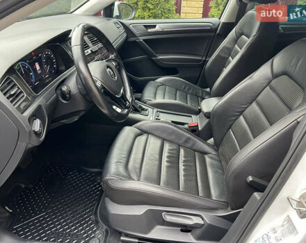Белый Фольксваген e-Golf, объемом двигателя 0 л и пробегом 137 тыс. км за 12999 $, фото 10 на Automoto.ua