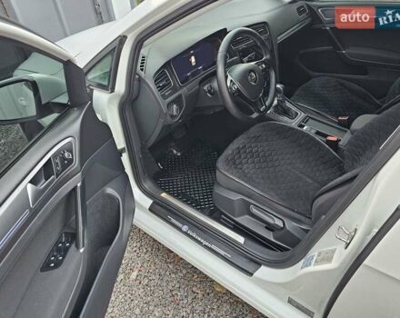 Білий Фольксваген e-Golf, об'ємом двигуна 0 л та пробігом 112 тис. км за 15950 $, фото 48 на Automoto.ua