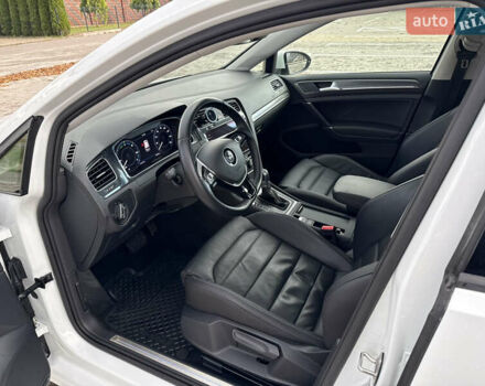 Белый Фольксваген e-Golf, объемом двигателя 0 л и пробегом 84 тыс. км за 14200 $, фото 39 на Automoto.ua