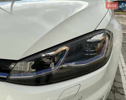 Белый Фольксваген e-Golf, объемом двигателя 0 л и пробегом 84 тыс. км за 14200 $, фото 13 на Automoto.ua