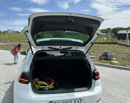 Белый Фольксваген e-Golf, объемом двигателя 0 л и пробегом 126 тыс. км за 12700 $, фото 6 на Automoto.ua