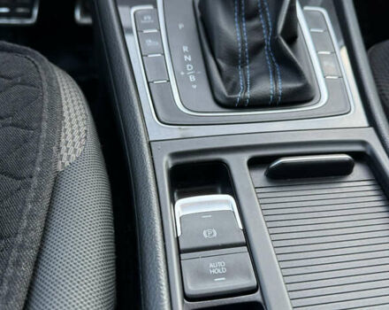 Белый Фольксваген e-Golf, объемом двигателя 0 л и пробегом 96 тыс. км за 15500 $, фото 19 на Automoto.ua