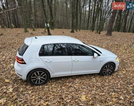 Белый Фольксваген e-Golf, объемом двигателя 0 л и пробегом 81 тыс. км за 14950 $, фото 4 на Automoto.ua