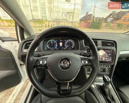 Белый Фольксваген e-Golf, объемом двигателя 0 л и пробегом 84 тыс. км за 14200 $, фото 41 на Automoto.ua