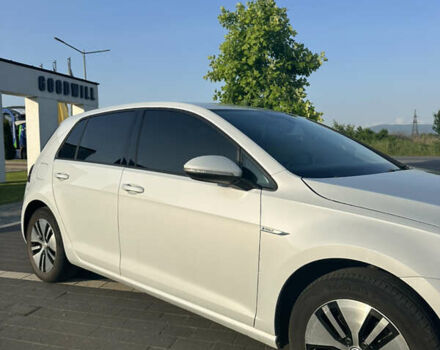 Белый Фольксваген e-Golf, объемом двигателя 0 л и пробегом 156 тыс. км за 12300 $, фото 17 на Automoto.ua