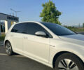 Белый Фольксваген e-Golf, объемом двигателя 0 л и пробегом 156 тыс. км за 12300 $, фото 17 на Automoto.ua