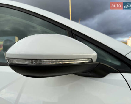 Белый Фольксваген e-Golf, объемом двигателя 0 л и пробегом 84 тыс. км за 14200 $, фото 17 на Automoto.ua