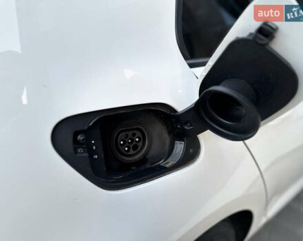Белый Фольксваген e-Golf, объемом двигателя 0 л и пробегом 61 тыс. км за 14500 $, фото 28 на Automoto.ua