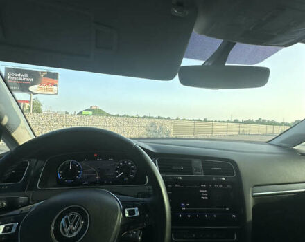 Белый Фольксваген e-Golf, объемом двигателя 0 л и пробегом 156 тыс. км за 12300 $, фото 4 на Automoto.ua