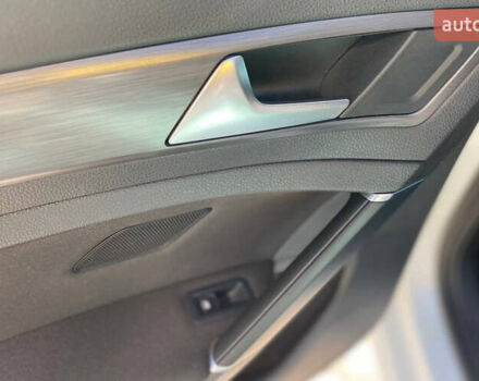 Белый Фольксваген e-Golf, объемом двигателя 0 л и пробегом 127 тыс. км за 15700 $, фото 19 на Automoto.ua