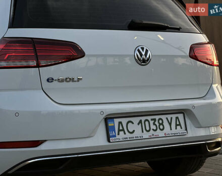 Белый Фольксваген e-Golf, объемом двигателя 0 л и пробегом 61 тыс. км за 14500 $, фото 2 на Automoto.ua
