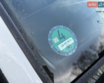 Белый Фольксваген e-Golf, объемом двигателя 0 л и пробегом 96 тыс. км за 15500 $, фото 25 на Automoto.ua