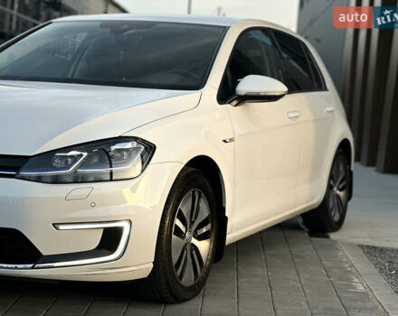 Белый Фольксваген e-Golf, объемом двигателя 0 л и пробегом 61 тыс. км за 14500 $, фото 15 на Automoto.ua