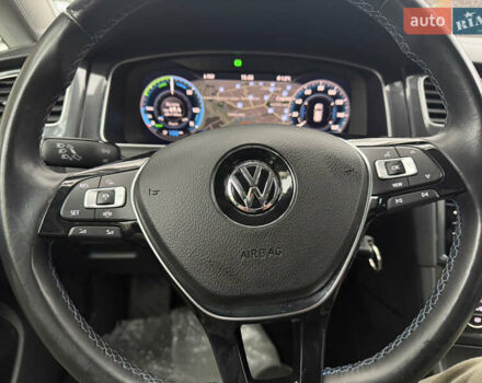 Белый Фольксваген e-Golf, объемом двигателя 0 л и пробегом 110 тыс. км за 13600 $, фото 20 на Automoto.ua