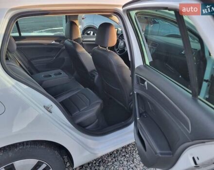 Белый Фольксваген e-Golf, объемом двигателя 0 л и пробегом 78 тыс. км за 12950 $, фото 21 на Automoto.ua