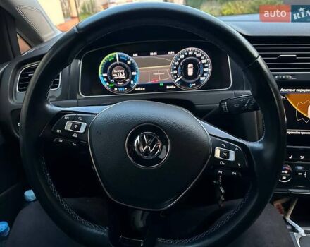 Белый Фольксваген e-Golf, объемом двигателя 0 л и пробегом 97 тыс. км за 15500 $, фото 26 на Automoto.ua