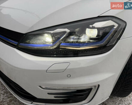Белый Фольксваген e-Golf, объемом двигателя 0 л и пробегом 110 тыс. км за 13600 $, фото 18 на Automoto.ua