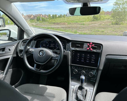 Белый Фольксваген e-Golf, объемом двигателя 0 л и пробегом 126 тыс. км за 12700 $, фото 8 на Automoto.ua