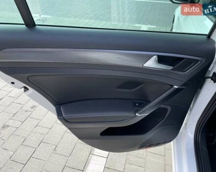 Білий Фольксваген e-Golf, об'ємом двигуна 0 л та пробігом 102 тис. км за 14200 $, фото 29 на Automoto.ua
