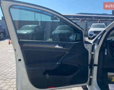 Белый Фольксваген e-Golf, объемом двигателя 0 л и пробегом 127 тыс. км за 15700 $, фото 8 на Automoto.ua