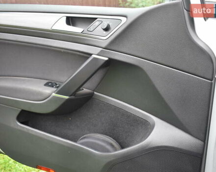 Белый Фольксваген e-Golf, объемом двигателя 0 л и пробегом 80 тыс. км за 14500 $, фото 5 на Automoto.ua