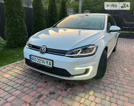 Белый Фольксваген e-Golf, объемом двигателя 0 л и пробегом 83 тыс. км за 16850 $, фото 19 на Automoto.ua