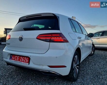 Белый Фольксваген e-Golf, объемом двигателя 0 л и пробегом 78 тыс. км за 12950 $, фото 7 на Automoto.ua