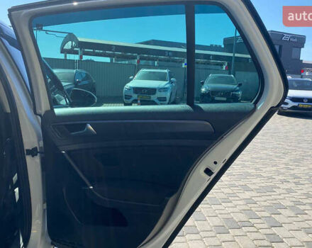 Белый Фольксваген e-Golf, объемом двигателя 0 л и пробегом 127 тыс. км за 15700 $, фото 23 на Automoto.ua