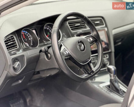 Білий Фольксваген e-Golf, об'ємом двигуна 0 л та пробігом 90 тис. км за 12950 $, фото 13 на Automoto.ua