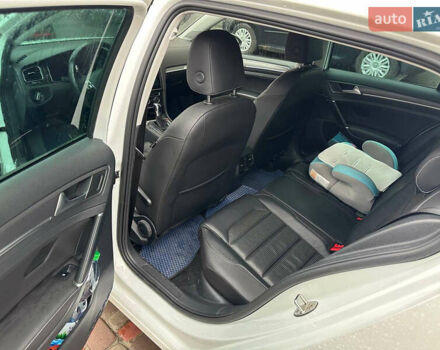 Белый Фольксваген e-Golf, объемом двигателя 0 л и пробегом 167 тыс. км за 13500 $, фото 15 на Automoto.ua