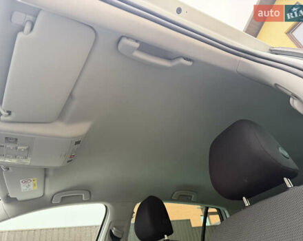 Белый Фольксваген e-Golf, объемом двигателя 0 л и пробегом 110 тыс. км за 13600 $, фото 19 на Automoto.ua