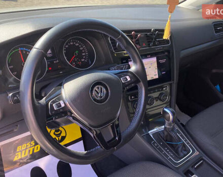 Белый Фольксваген e-Golf, объемом двигателя 0 л и пробегом 127 тыс. км за 15700 $, фото 11 на Automoto.ua