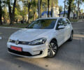 Белый Фольксваген e-Golf, объемом двигателя 0 л и пробегом 229 тыс. км за 14999 $, фото 4 на Automoto.ua