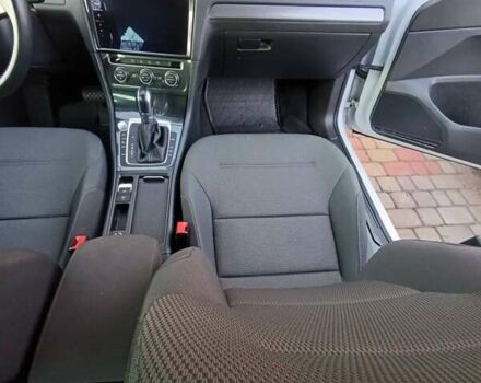 Белый Фольксваген e-Golf, объемом двигателя 0 л и пробегом 130 тыс. км за 13200 $, фото 22 на Automoto.ua