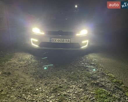 Белый Фольксваген e-Golf, объемом двигателя 0 л и пробегом 130 тыс. км за 12800 $, фото 5 на Automoto.ua