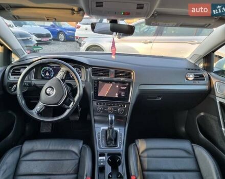 Белый Фольксваген e-Golf, объемом двигателя 0 л и пробегом 78 тыс. км за 12950 $, фото 32 на Automoto.ua