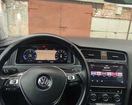 Белый Фольксваген e-Golf, объемом двигателя 0 л и пробегом 130 тыс. км за 13200 $, фото 18 на Automoto.ua