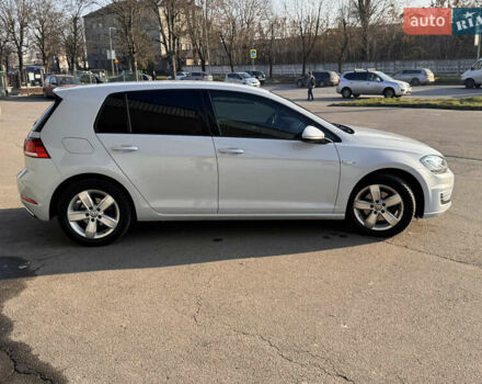 Белый Фольксваген e-Golf, объемом двигателя 0 л и пробегом 165 тыс. км за 13500 $, фото 8 на Automoto.ua