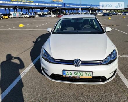 Белый Фольксваген e-Golf, объемом двигателя 0 л и пробегом 89 тыс. км за 15300 $, фото 5 на Automoto.ua