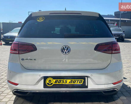 Белый Фольксваген e-Golf, объемом двигателя 0 л и пробегом 127 тыс. км за 15700 $, фото 5 на Automoto.ua