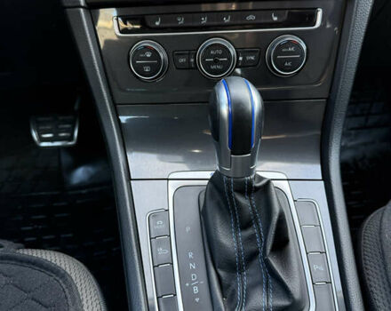 Белый Фольксваген e-Golf, объемом двигателя 0 л и пробегом 96 тыс. км за 15500 $, фото 23 на Automoto.ua