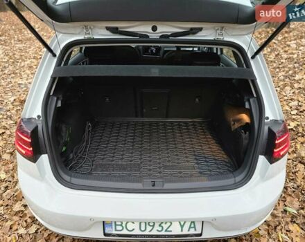 Белый Фольксваген e-Golf, объемом двигателя 0 л и пробегом 81 тыс. км за 14950 $, фото 20 на Automoto.ua