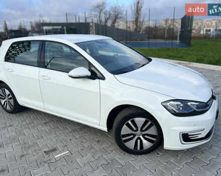 Белый Фольксваген e-Golf, объемом двигателя 0 л и пробегом 56 тыс. км за 13200 $, фото 10 на Automoto.ua