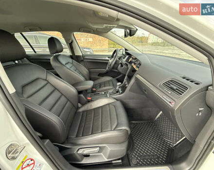 Белый Фольксваген e-Golf, объемом двигателя 0 л и пробегом 84 тыс. км за 14200 $, фото 81 на Automoto.ua