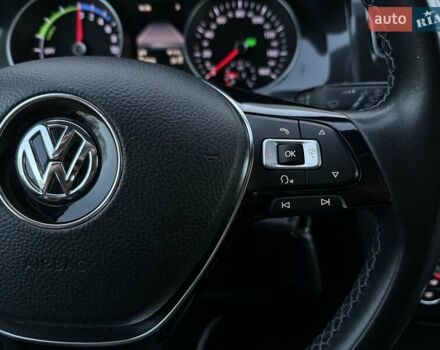 Белый Фольксваген e-Golf, объемом двигателя 0 л и пробегом 127 тыс. км за 11599 $, фото 25 на Automoto.ua