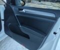 Белый Фольксваген e-Golf, объемом двигателя 0 л и пробегом 70 тыс. км за 12800 $, фото 21 на Automoto.ua