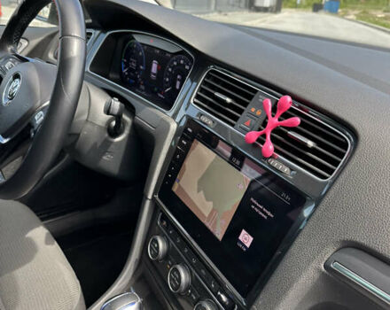Белый Фольксваген e-Golf, объемом двигателя 0 л и пробегом 126 тыс. км за 12700 $, фото 5 на Automoto.ua