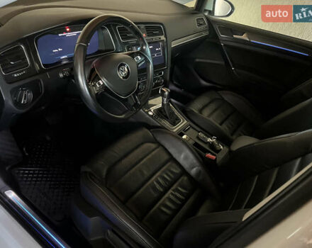 Белый Фольксваген e-Golf, объемом двигателя 0 л и пробегом 137 тыс. км за 12999 $, фото 91 на Automoto.ua