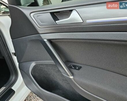 Білий Фольксваген e-Golf, об'ємом двигуна 0 л та пробігом 112 тис. км за 15950 $, фото 39 на Automoto.ua