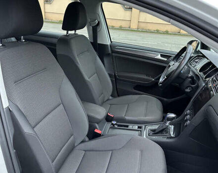 Белый Фольксваген e-Golf, объемом двигателя 0 л и пробегом 15 тыс. км за 23000 $, фото 8 на Automoto.ua